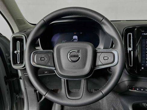 Used 2025 Volvo XC40 B5 Core w/ Protection Package Premier image 11