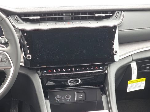 New 2026 Jeep Grand Cherokee Limited image 3