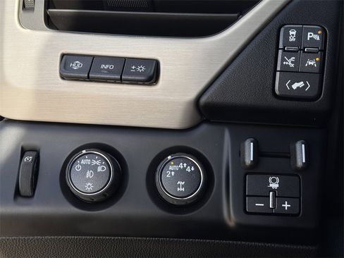 Used 2018 GMC Yukon Denali w/ Denali Ultimate Package image 20