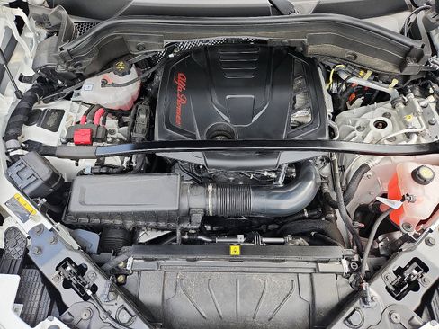 Used 2024 Alfa Romeo Stelvio Veloce image 28