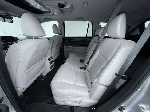Used 2021 Honda Pilot Touring image 13