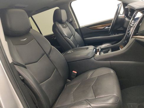 Used 2018 Cadillac Escalade Luxury RWD image 21