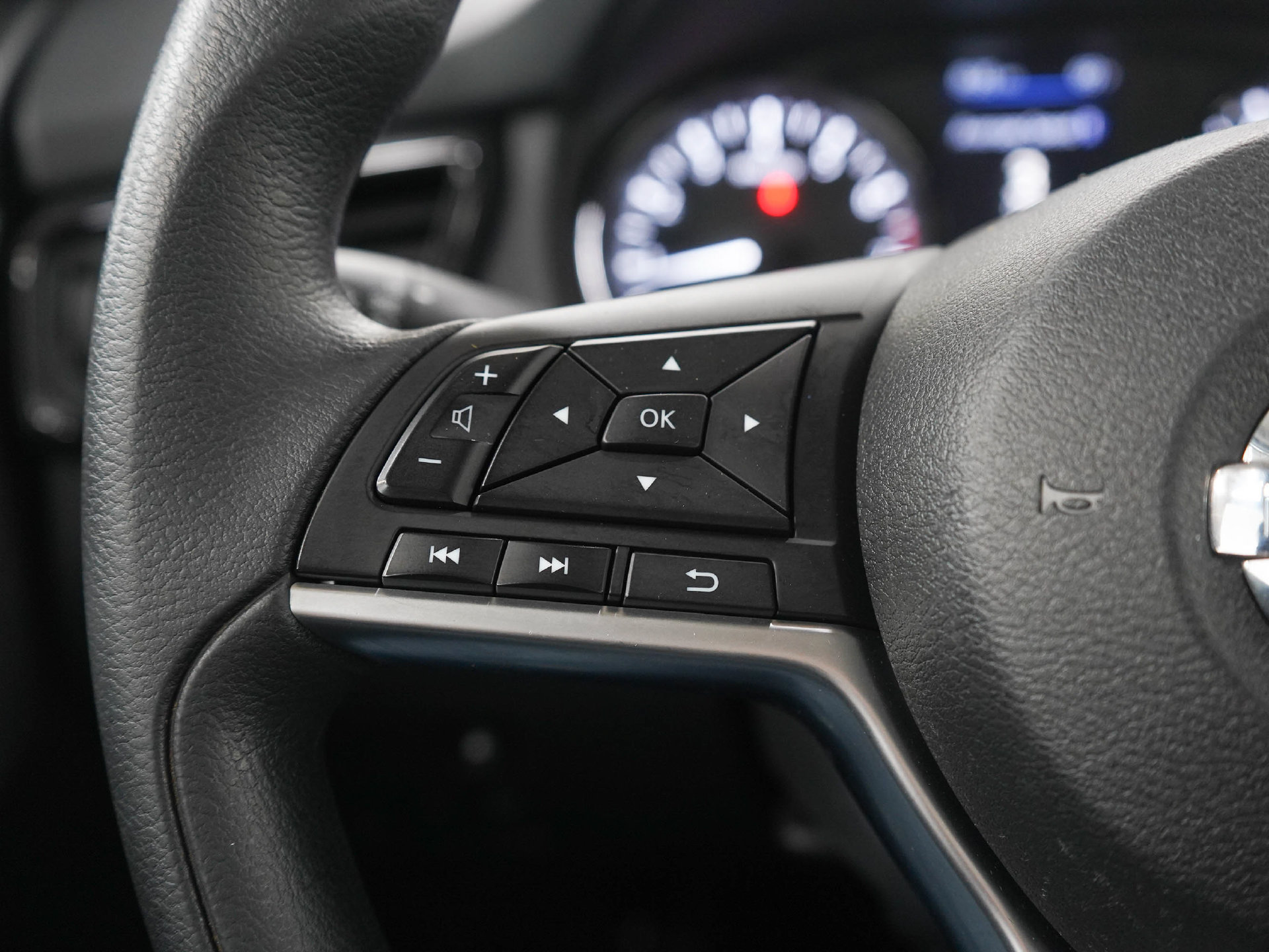 Used 2018 Nissan Rogue S AWD/4WD image 21