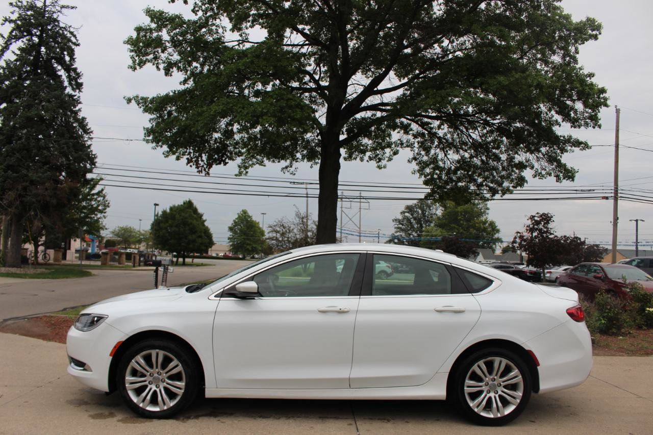 Used 2015 Chrysler 200 Limited w/ Convenience Group FWD image 6