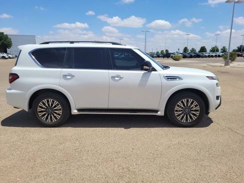 Used 2024 Nissan Armada SL w/ Midnight Edition Package RWD image 5