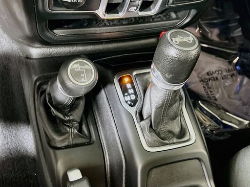 Used 2018 Jeep Wrangler Unlimited Sport S AWD/4WD image 16