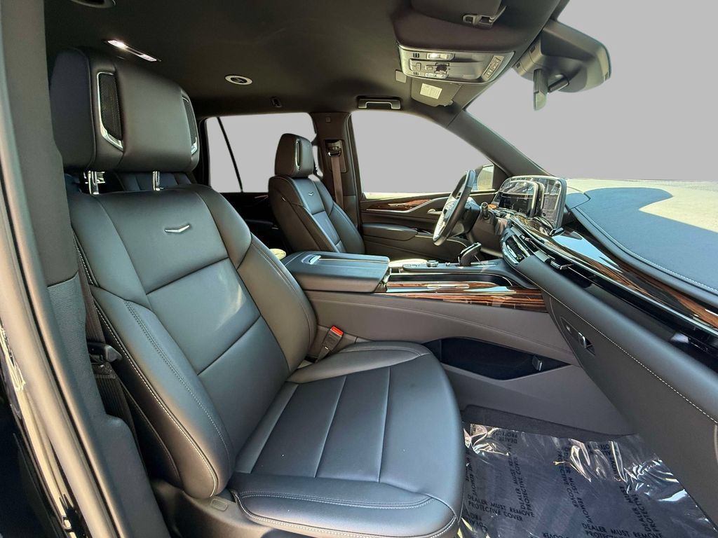 Certified 2024 Cadillac Escalade Luxury AWD/4WD image 14