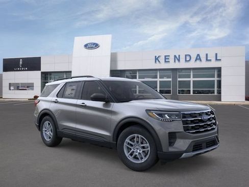 Used 2026 Ford Explorer Active AWD/4WD image 7