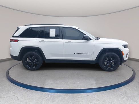 Used 2024 Jeep Grand Cherokee Limited w/ Black Appearance Package RWD image 4