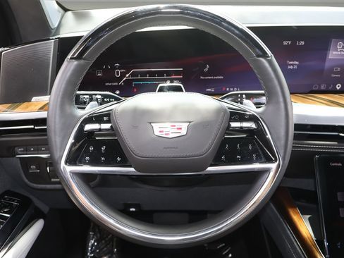 Certified 2025 Cadillac Escalade ESV Sport Platinum AWD/4WD image 19