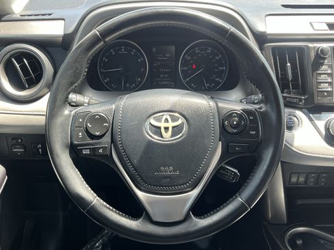 Used 2018 Toyota RAV4 XLE FWD image 18