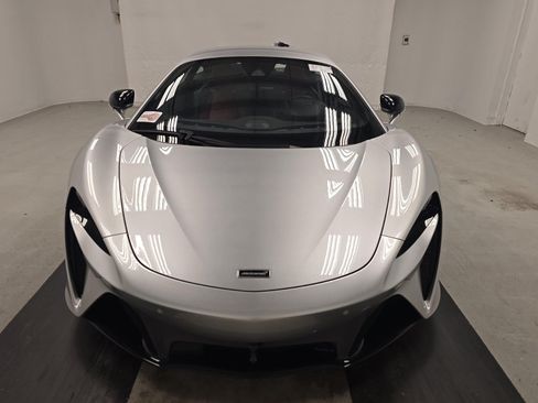 Used 2023 McLaren Artura RWD image 3