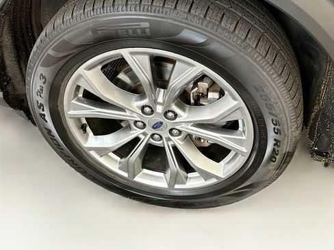 Used 2022 Ford Explorer Limited image 11