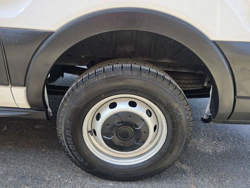 Used 2020 Ford Transit 250 Medium Roof RWD image 26