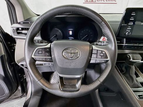 Certified 2024 Toyota Sienna XLE AWD/4WD image 20