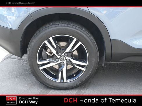 Used 2023 Volvo XC40 B5 Plus AWD/4WD image 22