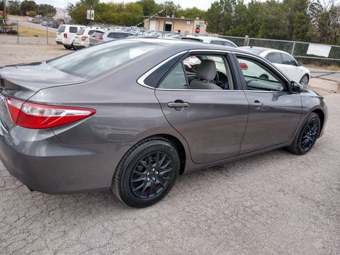Used 2015 Toyota Camry LE image 3