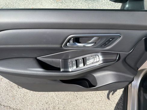 Used 2026 Nissan Rogue Platinum w/ Platinum Premium Package image 17