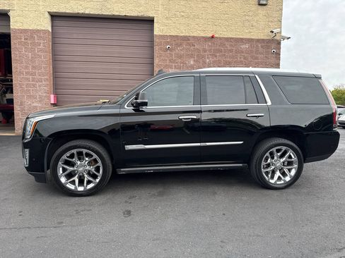 Used 2018 Cadillac Escalade Platinum AWD/4WD image 2