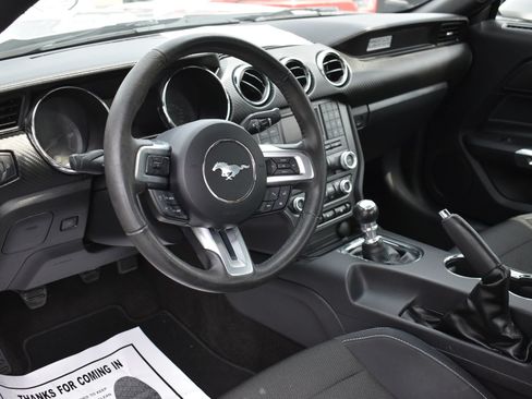 Used 2015 Ford Mustang Coupe RWD image 14