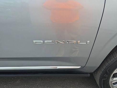 Used 2025 GMC Yukon XL Denali w/ Sun & Power Step Package image 6