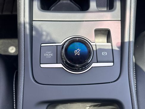 Certified 2025 Volkswagen Tiguan SE w/ Panoramic Sunroof Package AWD/4WD image 37