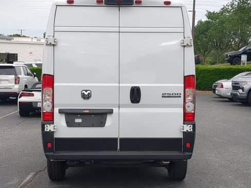 Used 2025 RAM ProMaster 2500 w/ Convenience Group FWD image 9