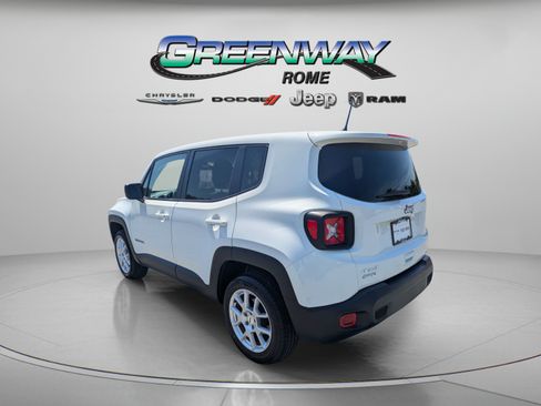 Used 2023 Jeep Renegade Latitude AWD/4WD image 5