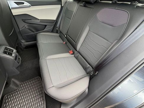 New 2026 Volkswagen Taos SE FWD image 13