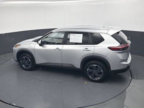 Used 2025 Nissan Rogue SV FWD image 28