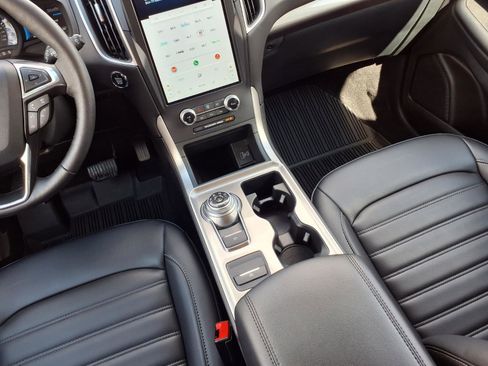 Used 2024 Ford Edge SEL w/ Convenience Package image 10