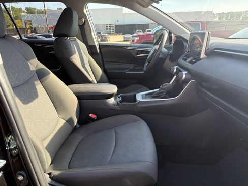 Used 2025 Toyota RAV4 XLE FWD image 5