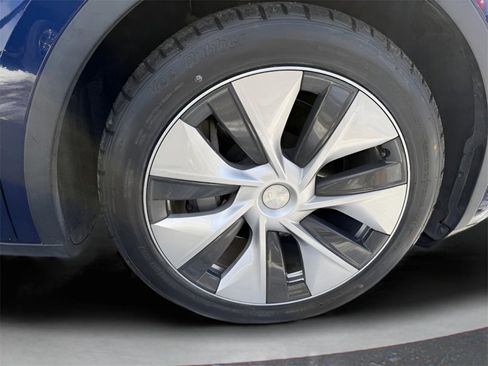 Used 2021 Tesla Model Y Long Range image 12