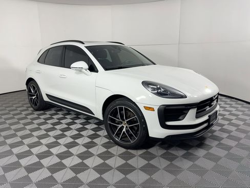 Certified 2024 Porsche Macan image 7