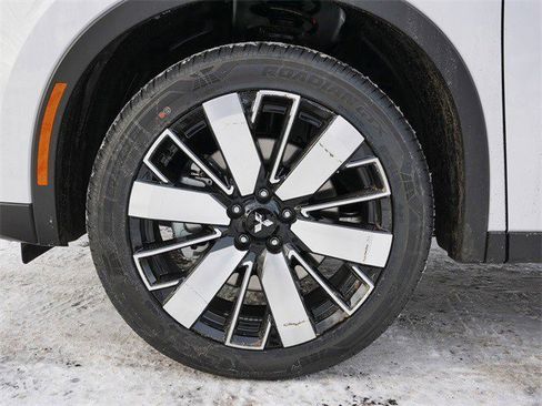 New 2026 Mitsubishi Outlander SE image 3