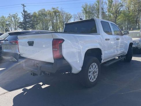 Used 2025 Toyota Tacoma SR AWD/4WD image 4
