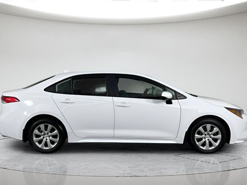 Used 2025 Toyota Corolla LE FWD image 4