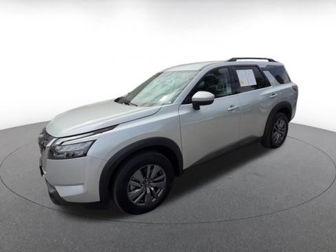 Used 2025 Nissan Pathfinder SV FWD image 6