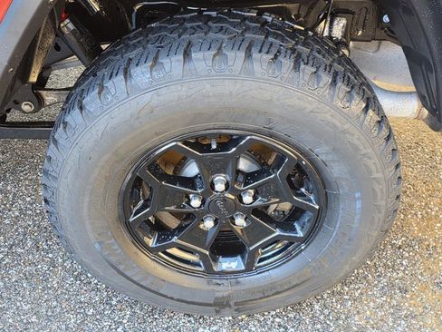 Used 2021 Jeep Gladiator Sport image 32