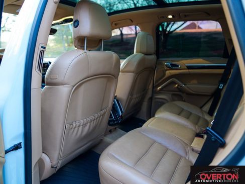 Used 2015 Porsche Cayenne S image 19