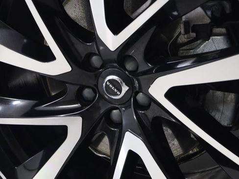 Used 2022 Volvo XC90 T6 Momentum w/ Climate Package image 17