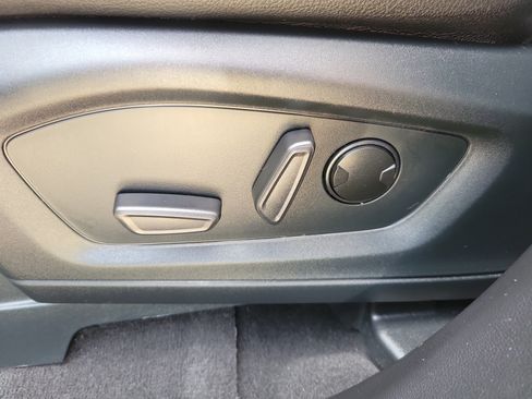 Used 2023 Ford Explorer XLT RWD image 15