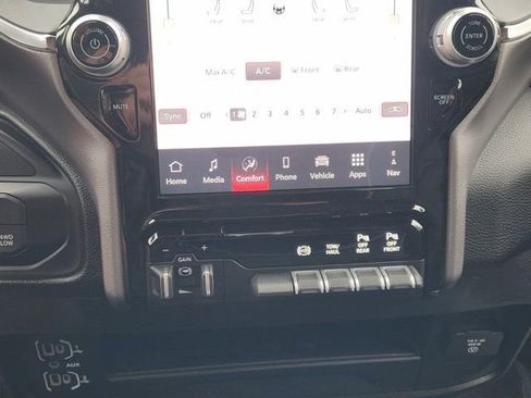 Used 2026 RAM 2500 Laramie AWD/4WD image 22