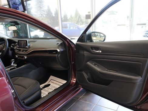 Used 2024 Nissan Altima 2.5 SV FWD image 39