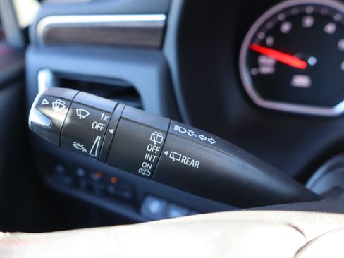 Used 2021 Chevrolet Suburban High Country image 25