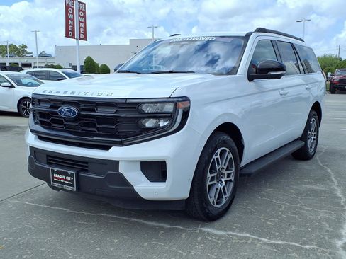 Used 2025 Ford Expedition Active image 3