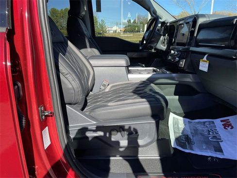 New 2026 Ford F250 Lariat w/ Black Appearance Package image 31