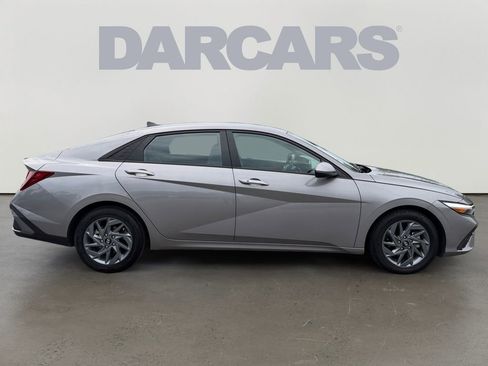 Used 2024 Hyundai Elantra SEL FWD image 8