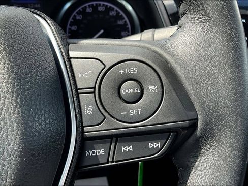 Used 2020 Toyota Camry SE FWD image 11