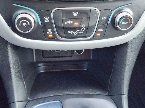 Used 2022 Chevrolet Equinox LS w/ LPO, Floor Liner Package FWD image 21